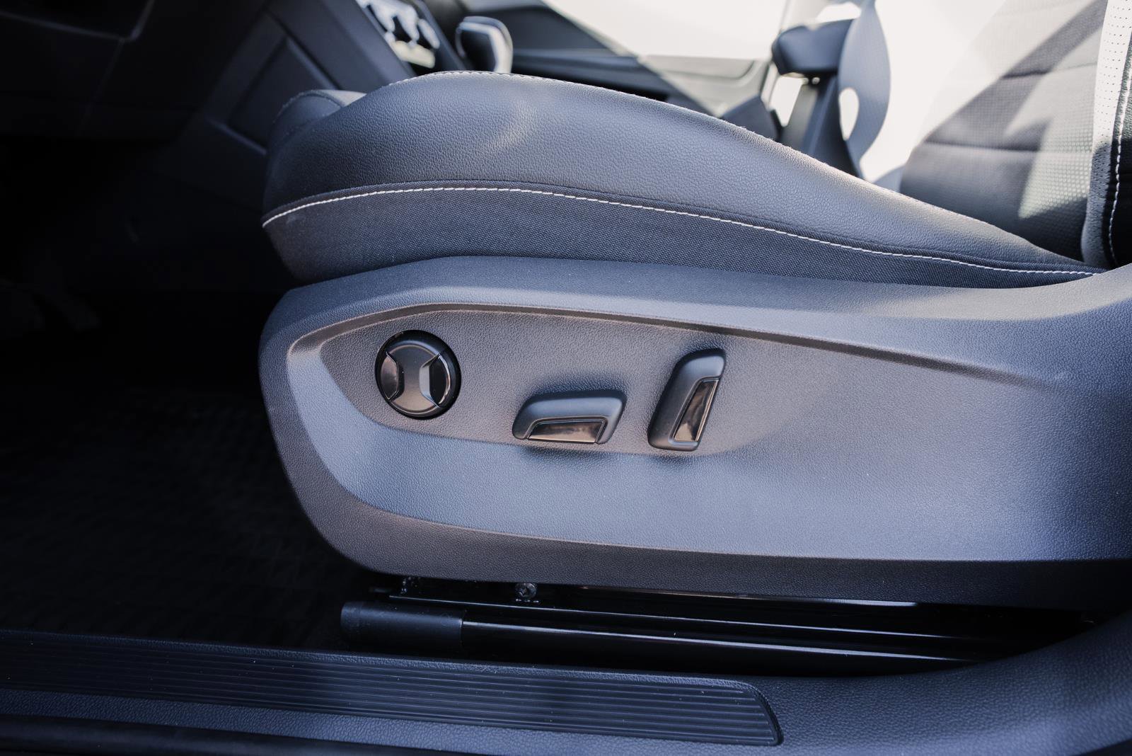 Used 2022 Volkswagen Taos SEL w/ Panoramic Sunroof Package image 14