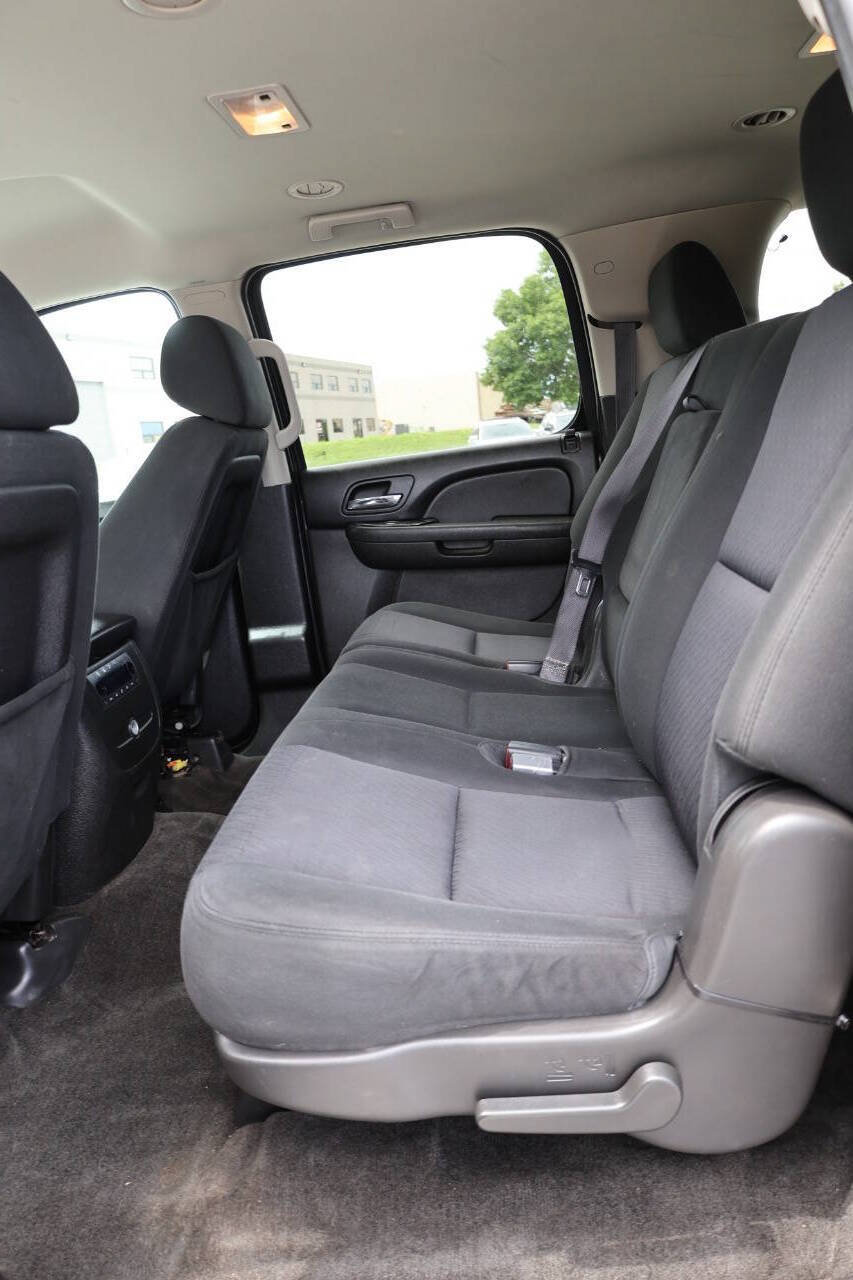 Used 2013 Chevrolet Suburban LS w/ Convenience Package 1 AWD/4WD image 17