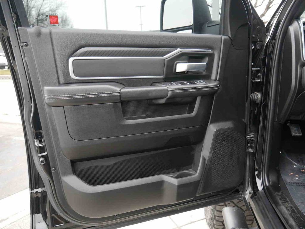 Used 2025 RAM 3500 Big Horn image 33