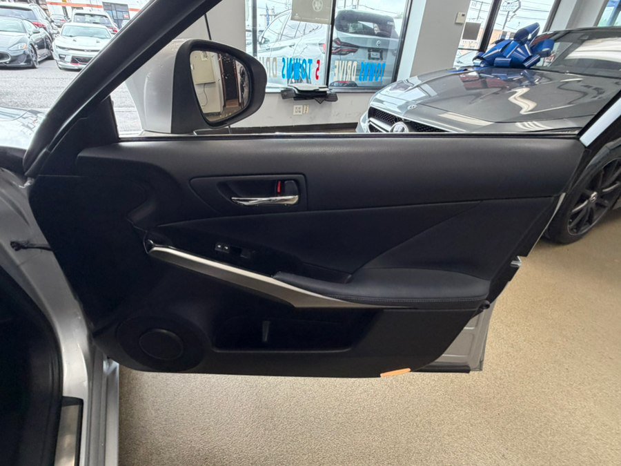 Used 2015 Lexus IS 250 w/ Premium Package RWD image 36