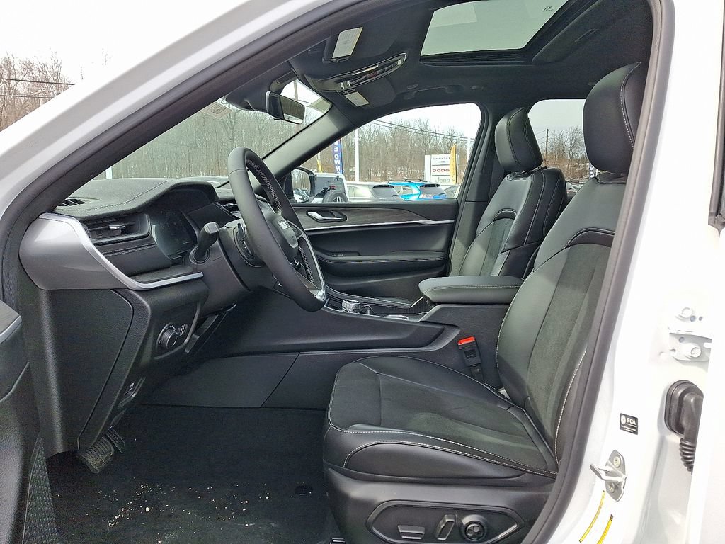 New 2026 Jeep Grand Cherokee Altitude AWD/4WD image 10