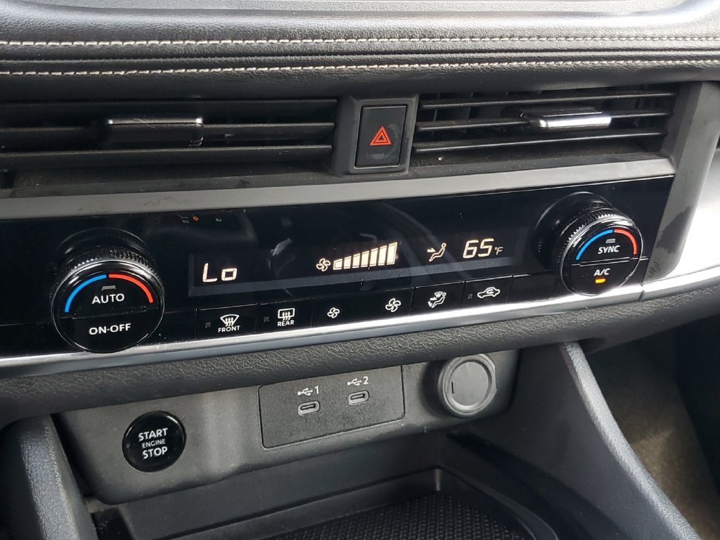 Used 2025 Nissan Rogue SV AWD/4WD image 17