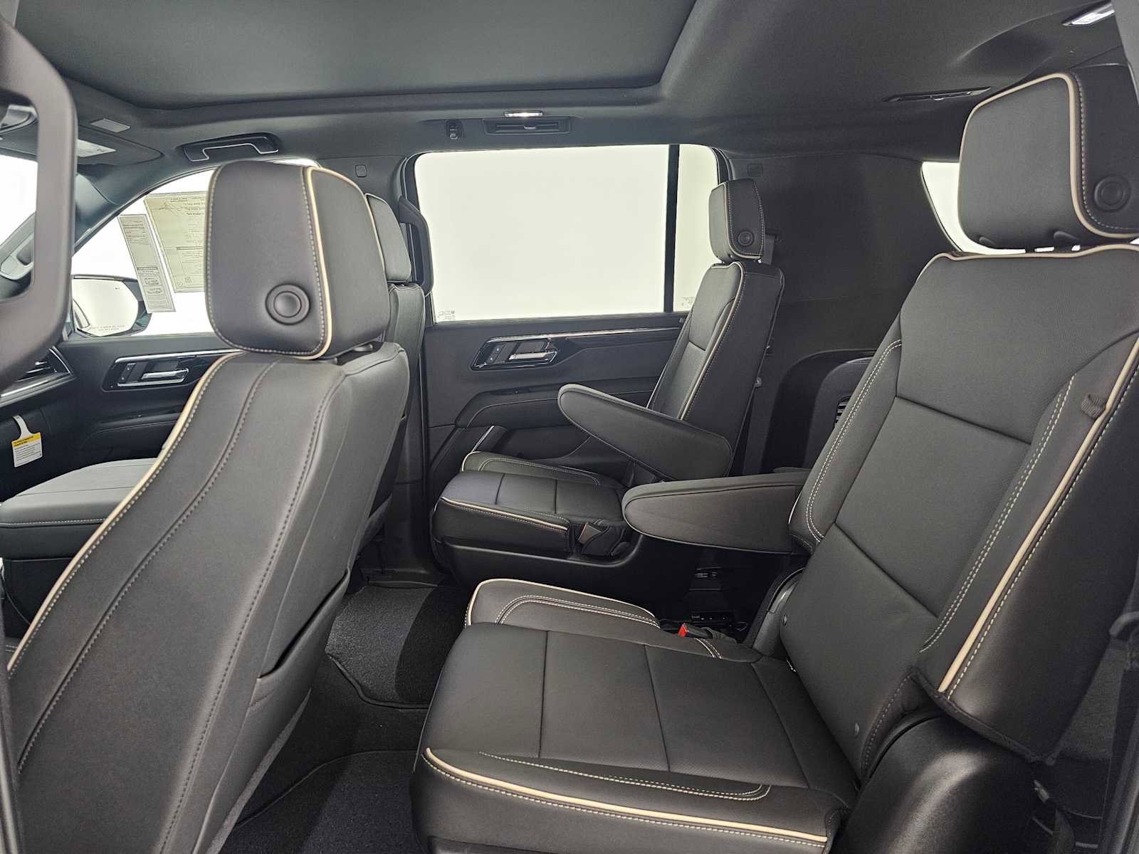 New 2026 Chevrolet Suburban Premier w/ Sun And Tow Package AWD/4WD image 18