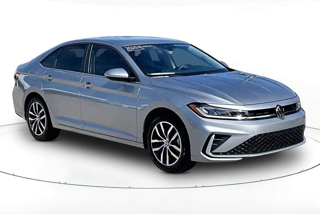 Used 2025 Volkswagen Jetta SE FWD image 1