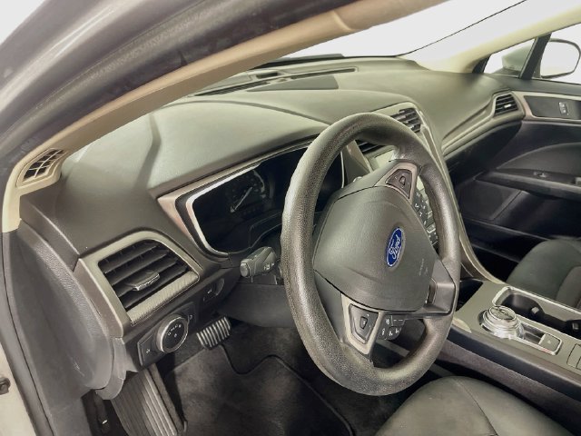 Used 2019 Ford Fusion SE FWD image 10