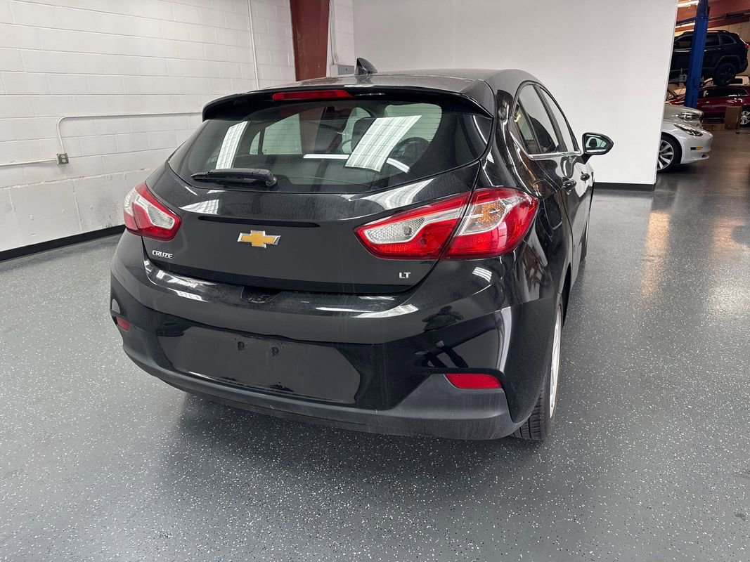Used 2018 Chevrolet Cruze LT w/ Convenience Package FWD image 4