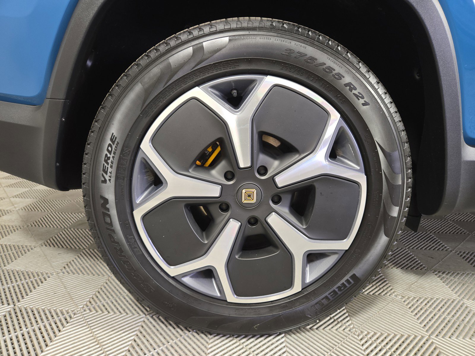 Used 2024 Rivian R1S Adventure AWD/4WD image 12