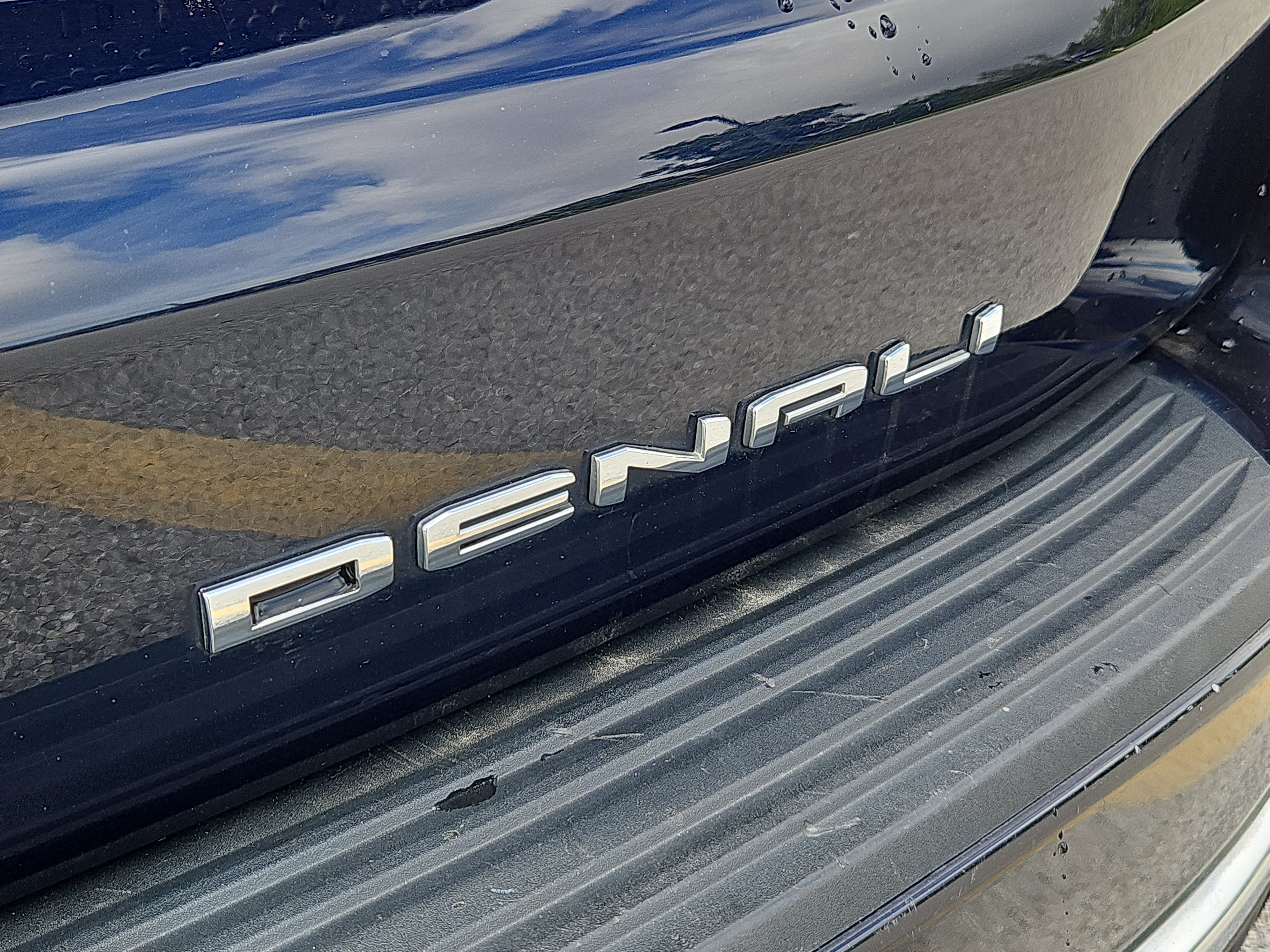Used 2021 GMC Yukon Denali w/ Denali Ultimate Package AWD/4WD image 5