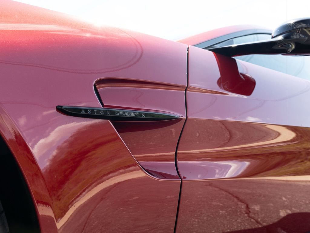 Used 2025 Aston Martin V8 Vantage Coupe image 17