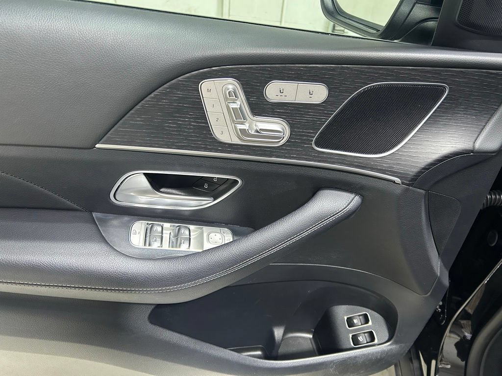 Used 2025 Mercedes-Benz GLE 450e 4MATIC image 11