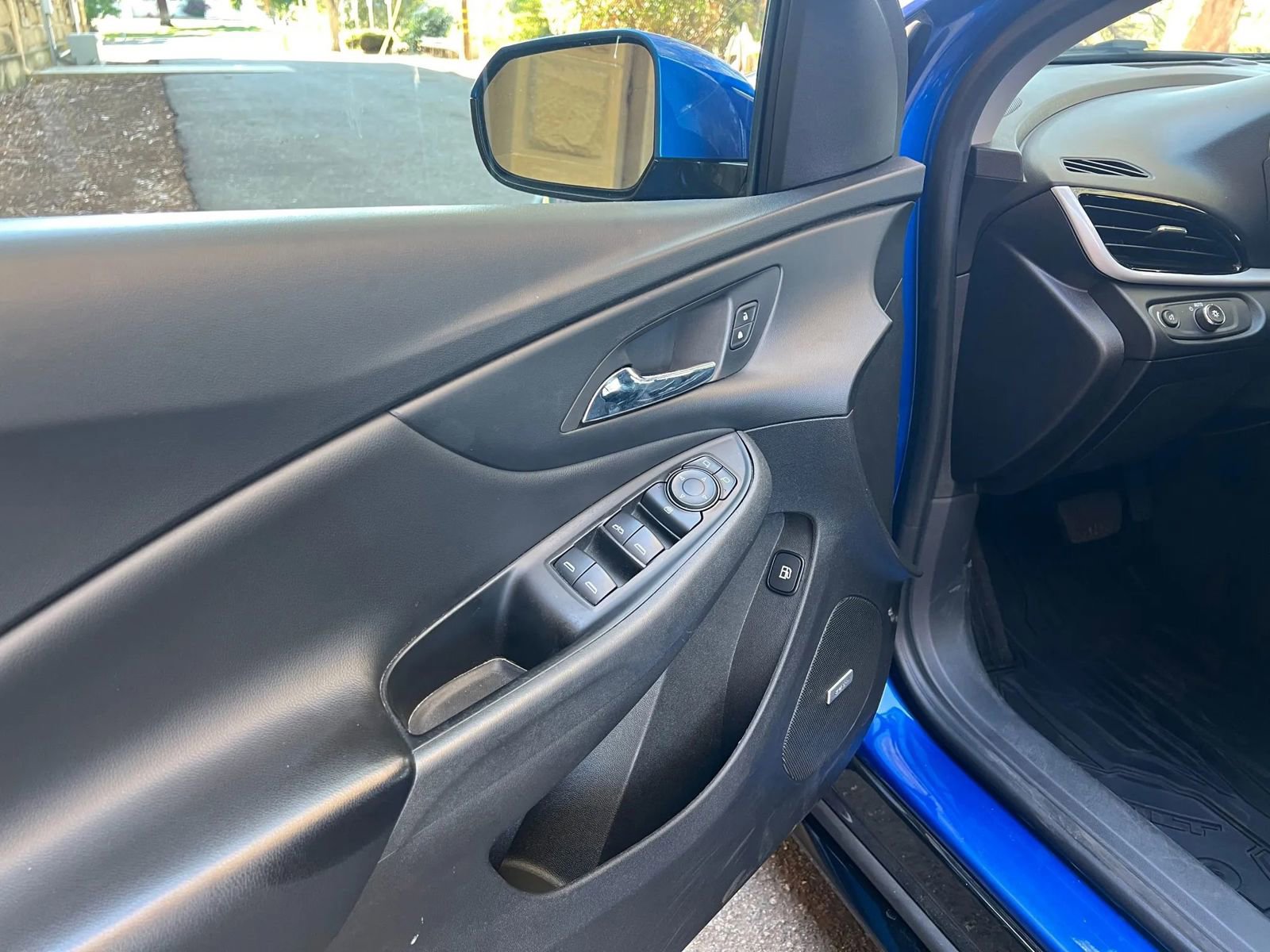 Used 2017 Chevrolet Volt LT w/ Comfort Package image 10