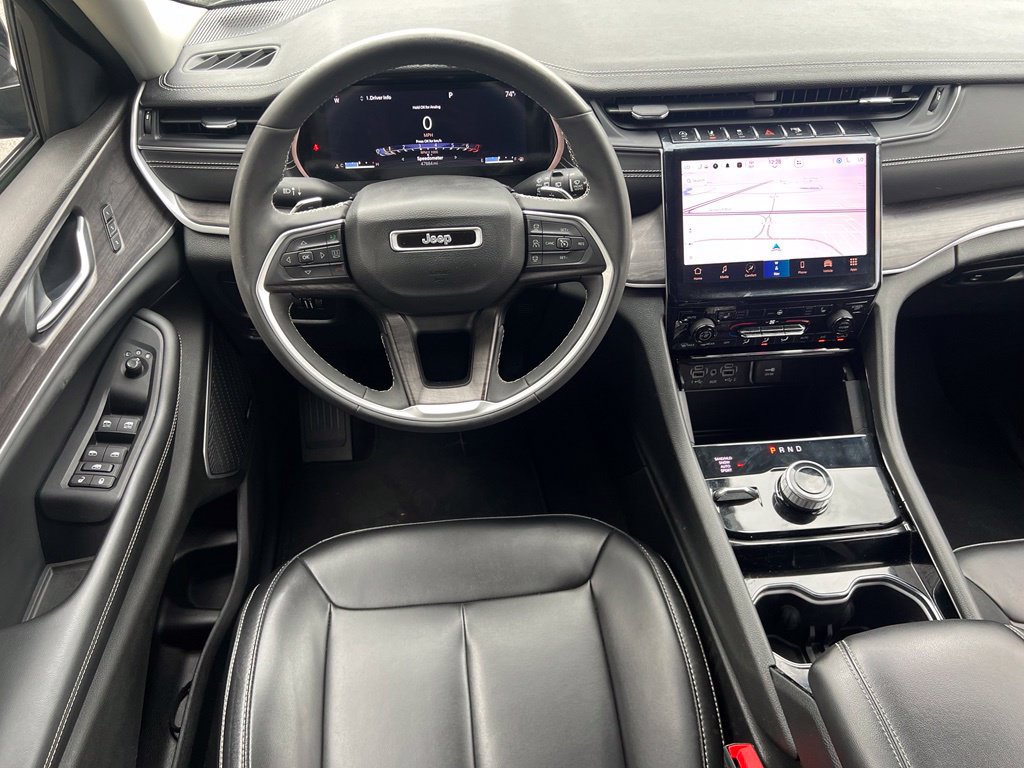 Used 2023 Jeep Grand Cherokee Limited w/ Black Appearance Package AWD/4WD image 19