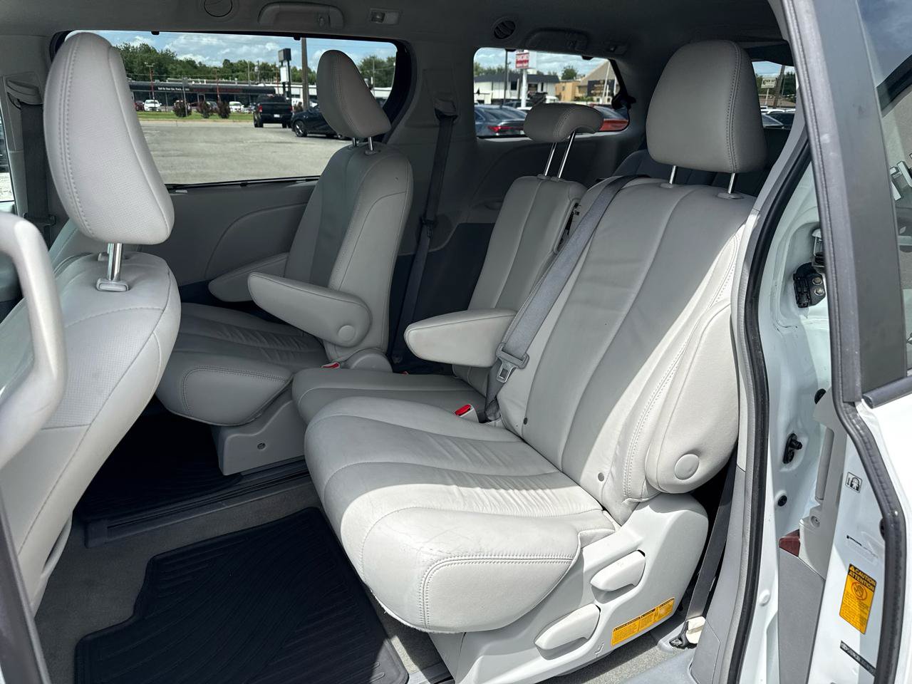 Used 2013 Toyota Sienna XLE FWD image 15