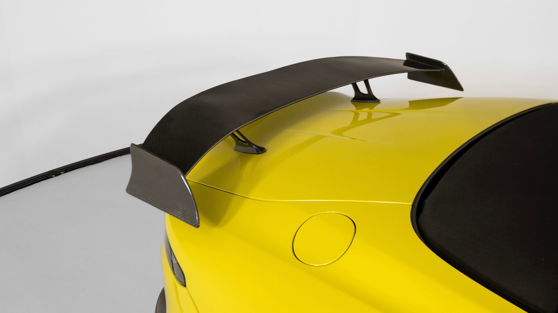 Used 2021 Aston Martin V8 Vantage Roadster image 31