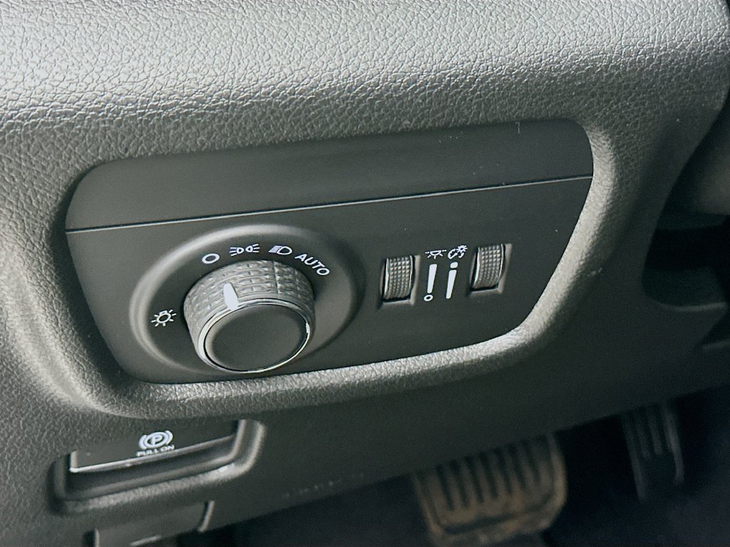 New 2026 Jeep Grand Cherokee Altitude AWD/4WD image 15
