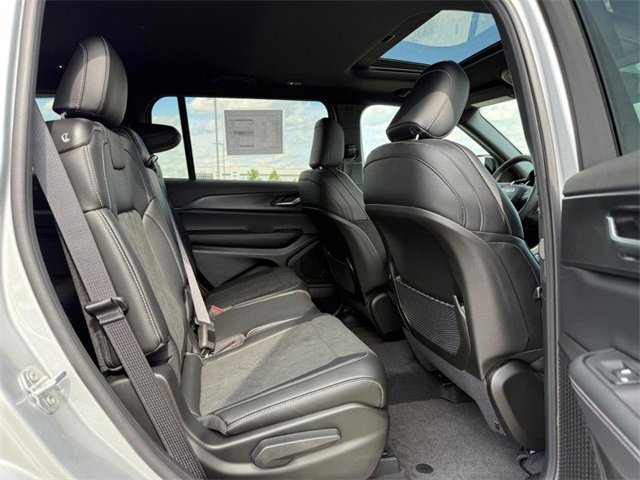 New 2025 Jeep Grand Cherokee L Altitude image 17