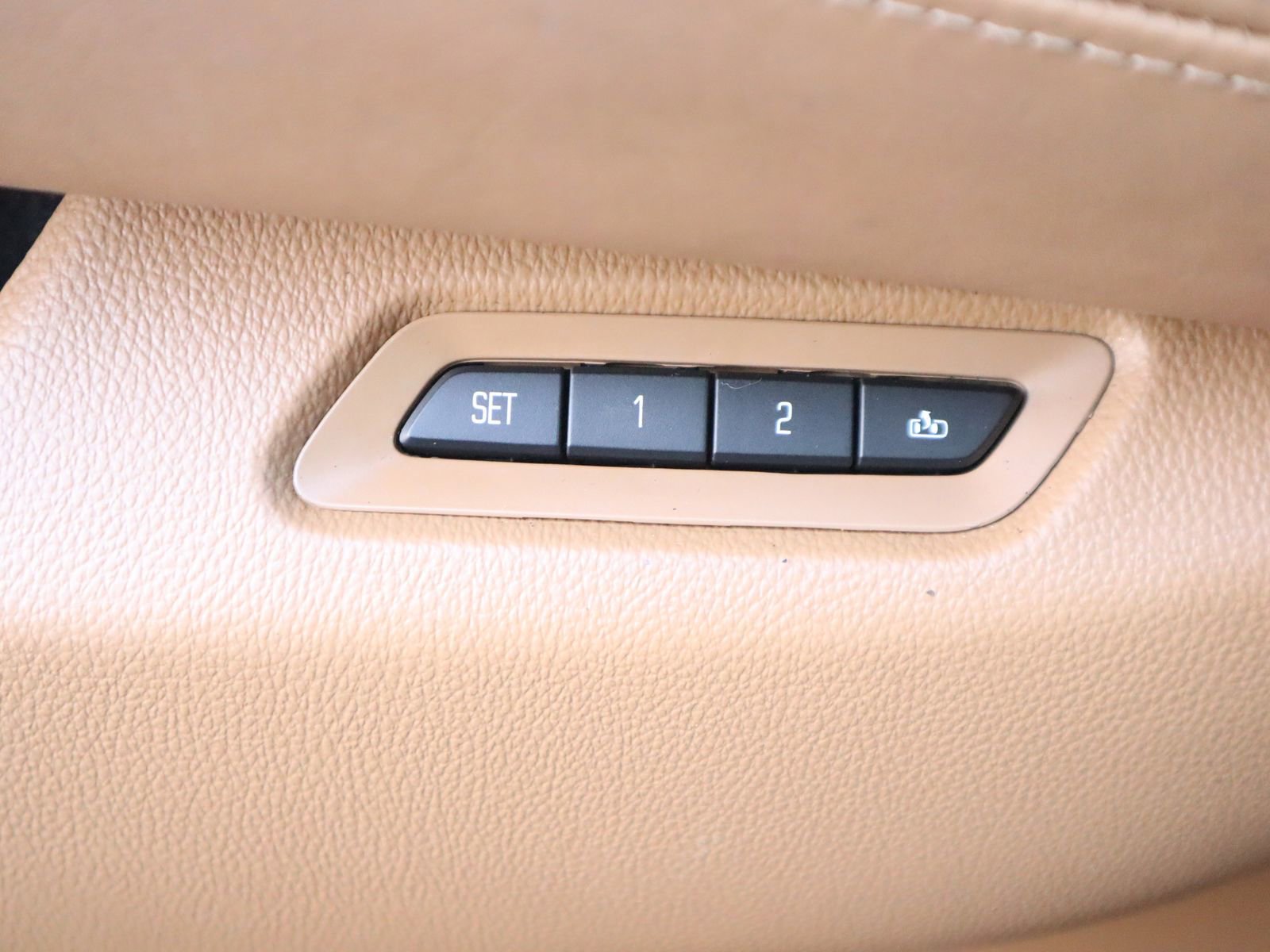 Used 2016 Cadillac Escalade Platinum AWD/4WD image 36