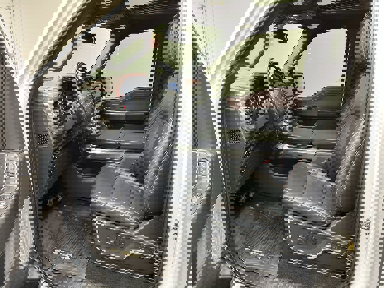 Used 2023 Ford F150 Lariat w/ Max Trailer Tow Package image 3