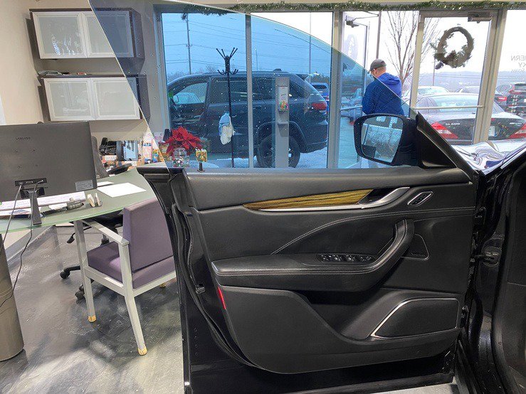 Used 2017 Maserati Levante S image 9