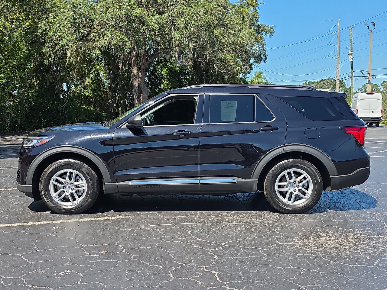 Used 2025 Ford Explorer Active w/ Active Comfort Package RWD image 9