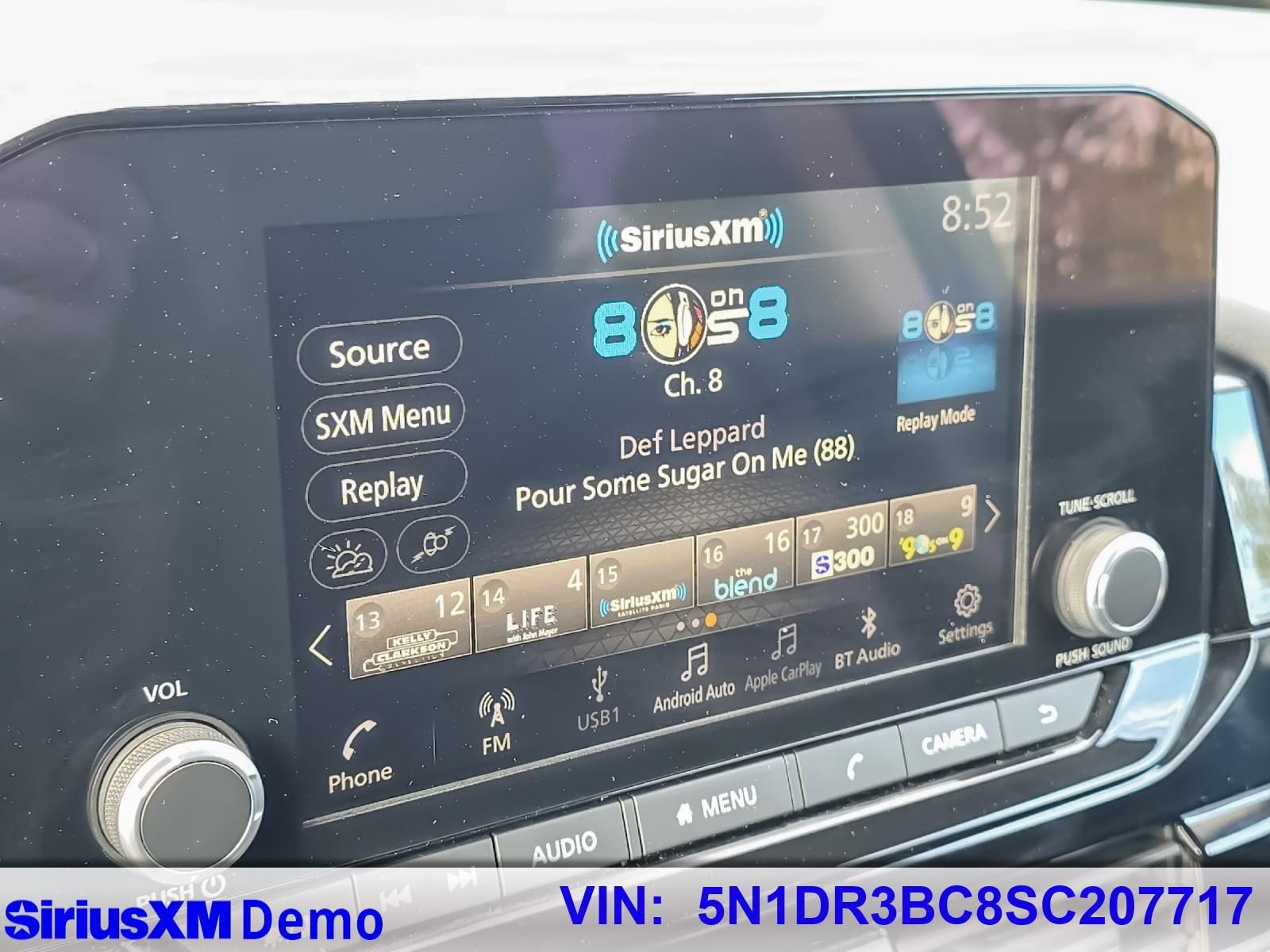 Used 2025 Nissan Pathfinder SV image 28