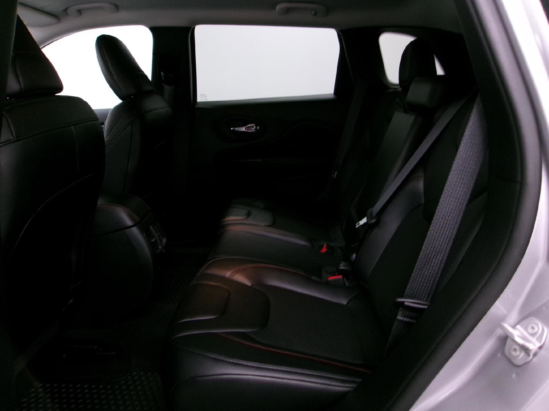 Used 2022 Jeep Cherokee Trailhawk w/ Trailer Tow Group image 9