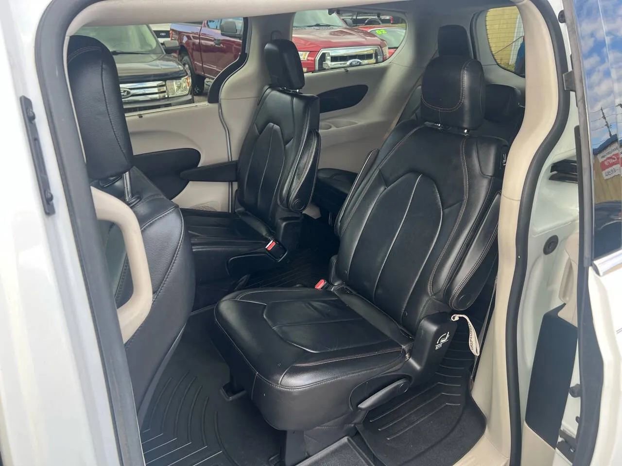 Used 2017 Chrysler Pacifica Touring-L FWD image 14