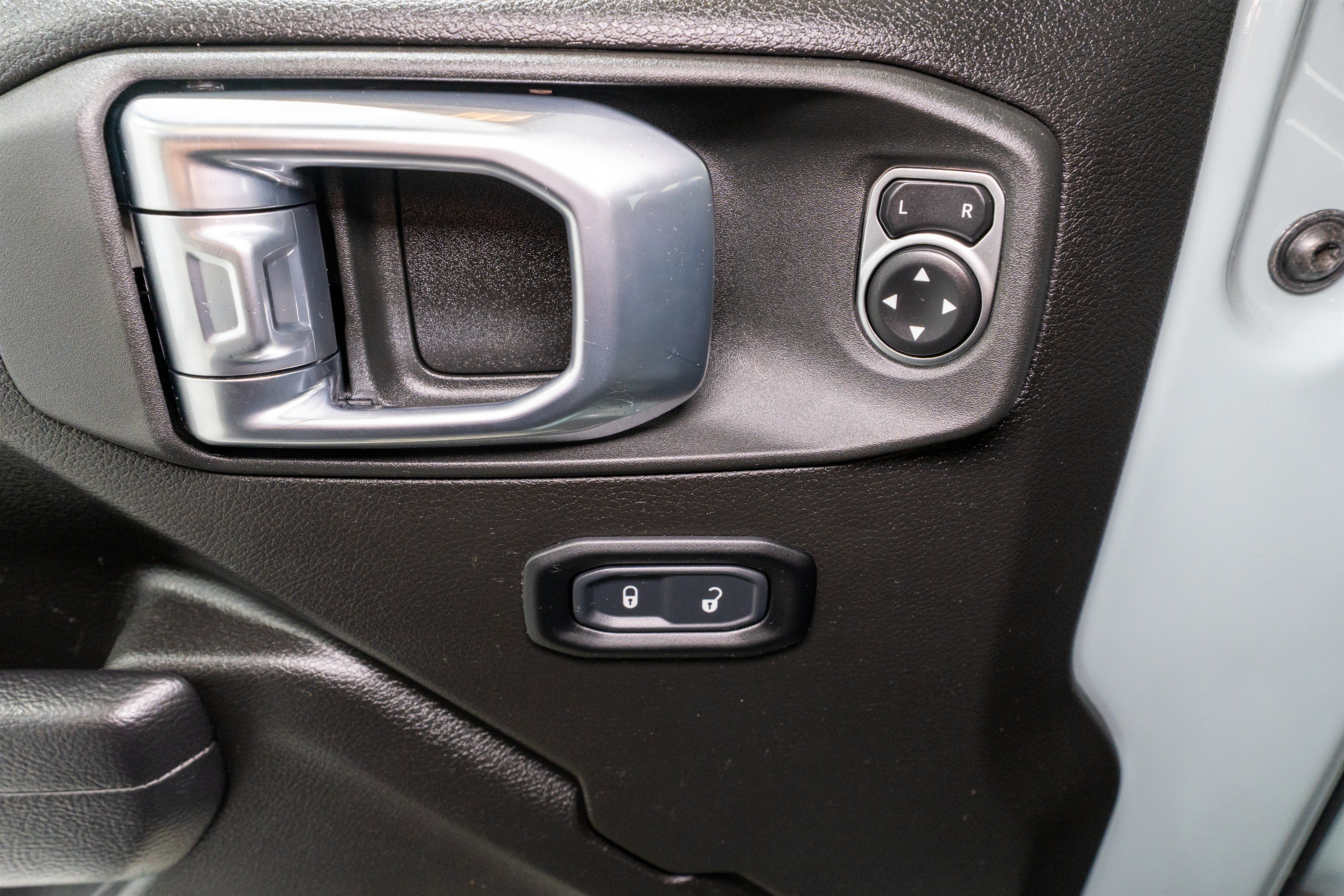 Used 2024 Jeep Wrangler Unlimited w/ Convenience Group AWD/4WD image 13