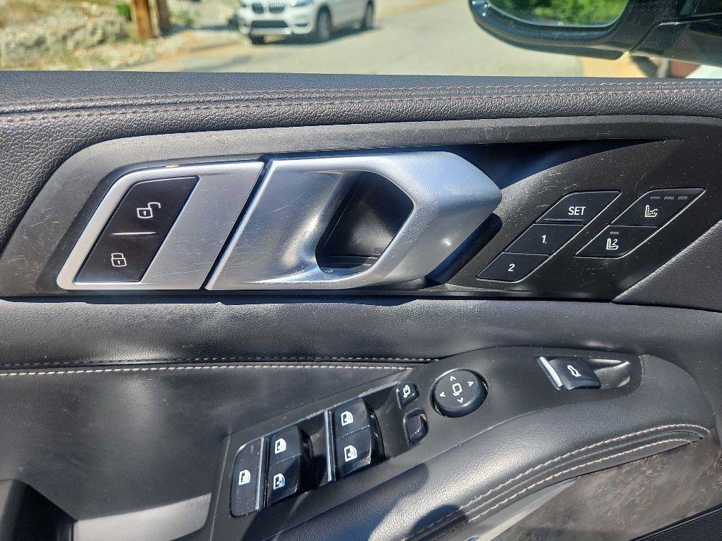 Used 2022 BMW X5 xDrive40i w/ M Sport Package image 13