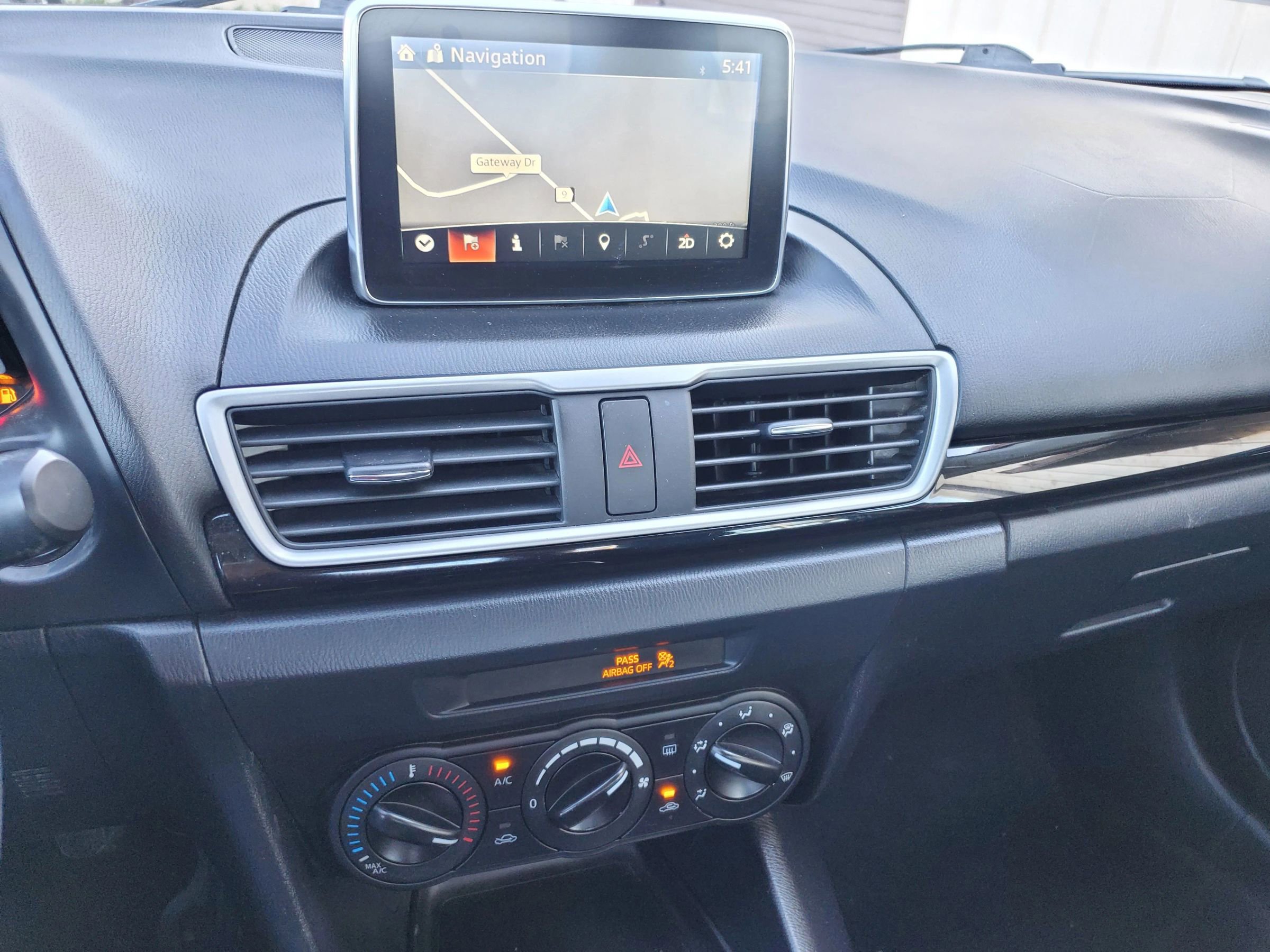 Used 2016 MAZDA MAZDA3 i Sport image 40