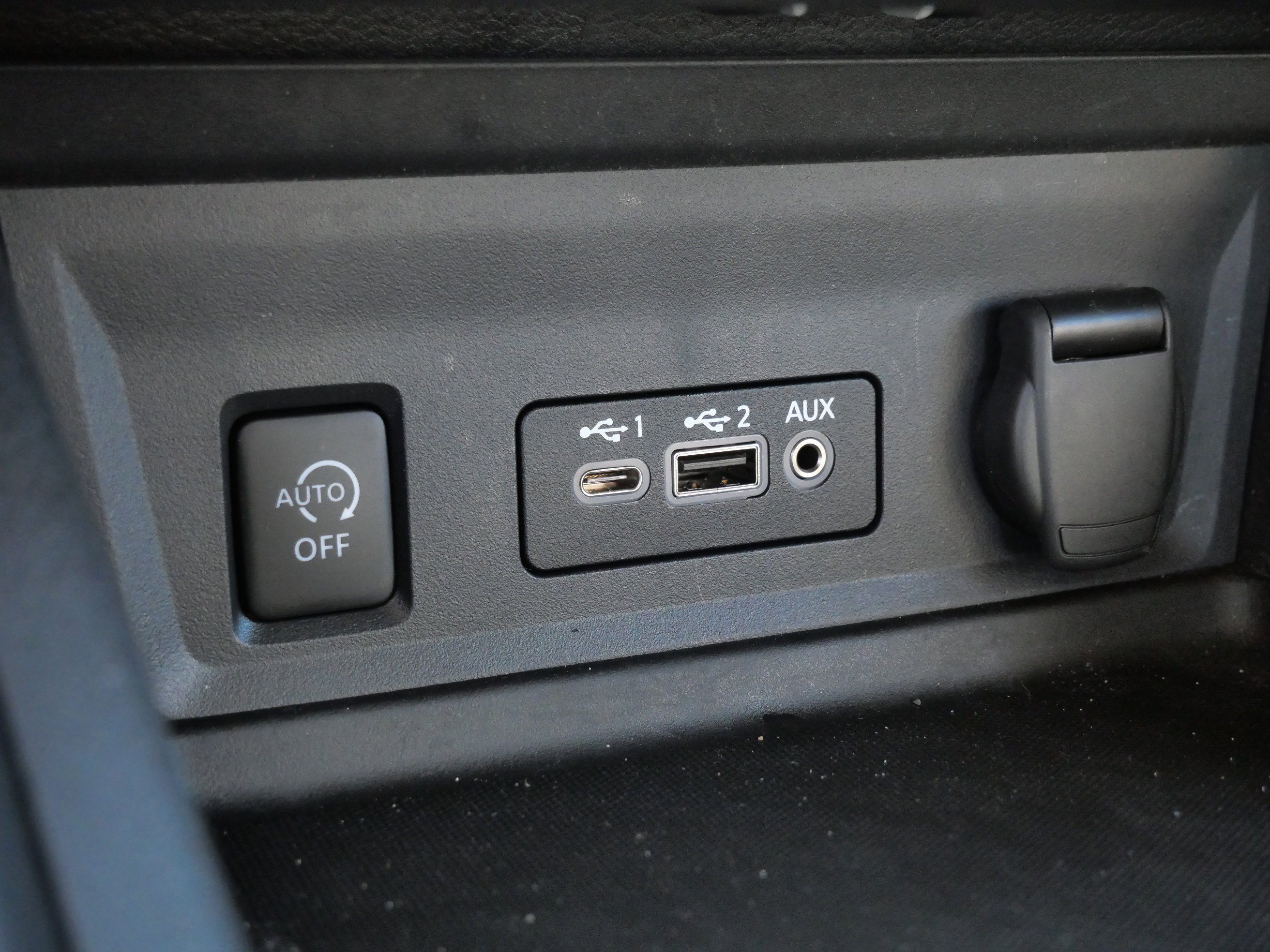 Used 2025 Nissan Sentra SV w/ All-Weather Package image 32