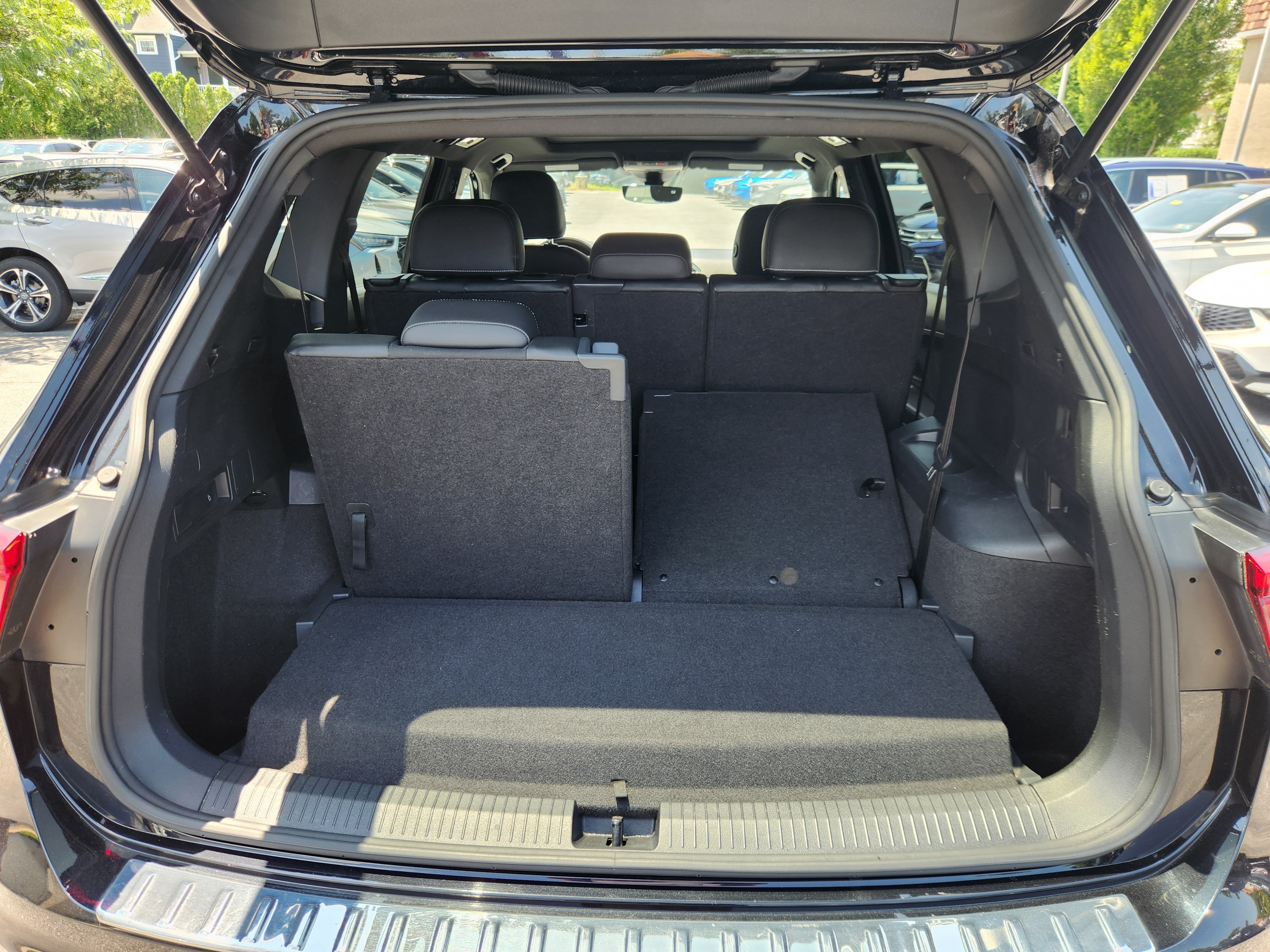 Certified 2022 Volkswagen Tiguan SE R-Line FWD image 20