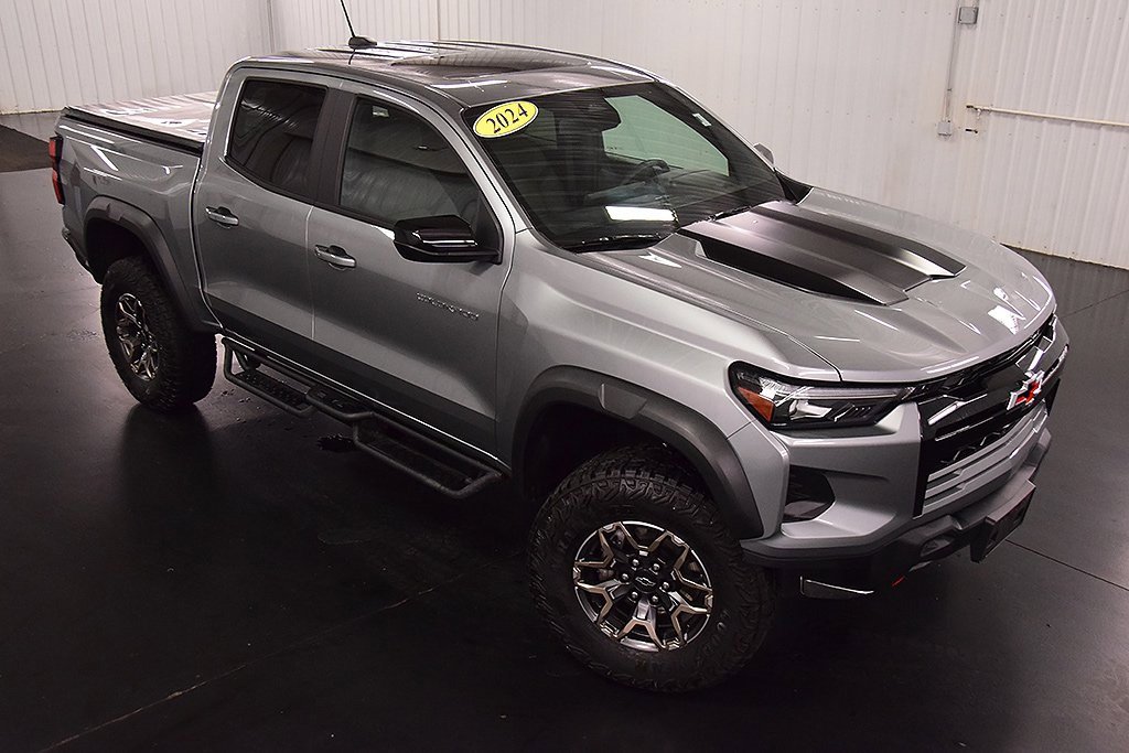 Used 2024 Chevrolet Colorado ZR2 w/ ZR2 Convenience Package III image 11
