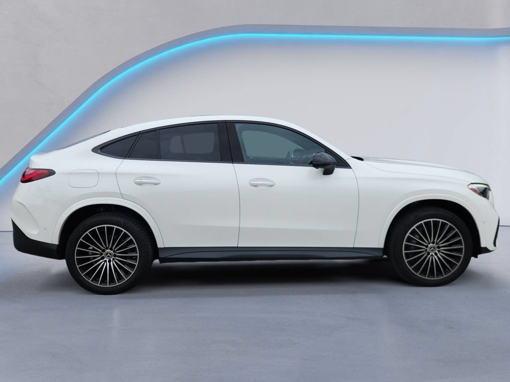 Used 2024 Mercedes-Benz GLC 300 4MATIC image 3