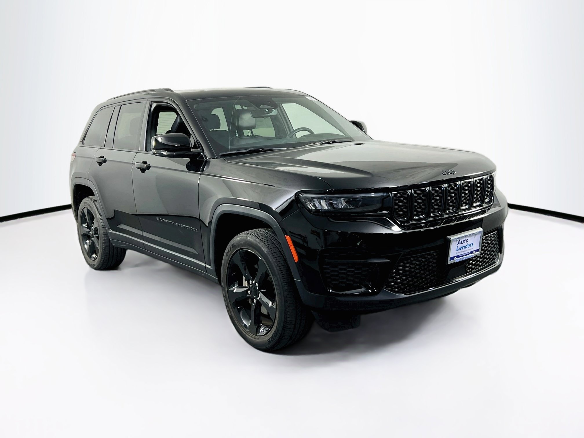 Used 2023 Jeep Grand Cherokee Altitude AWD/4WD image 3