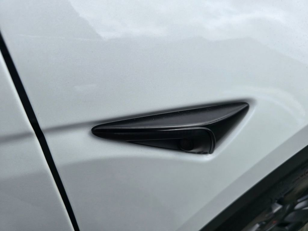 Used 2023 Tesla Model Y Performance image 24