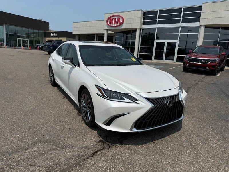 Used 2024 Lexus ES 300h w/ Accessory Package (Z1) FWD image 4