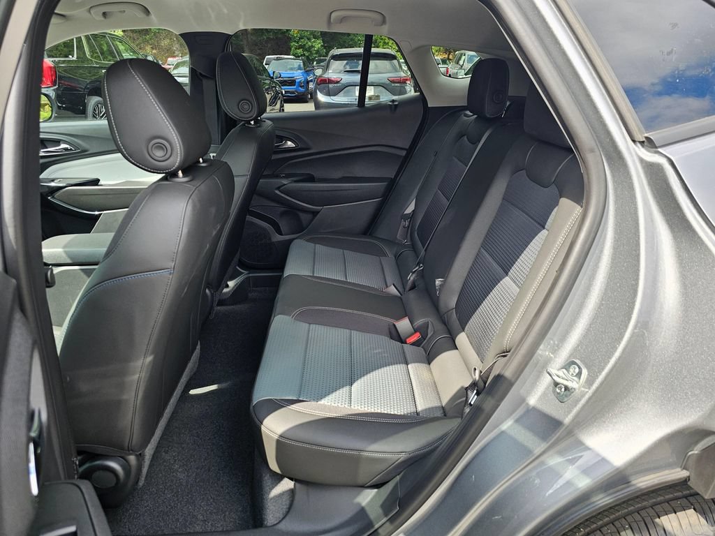 New 2026 Chevrolet Trax LT w/ Midnight Edition FWD image 16