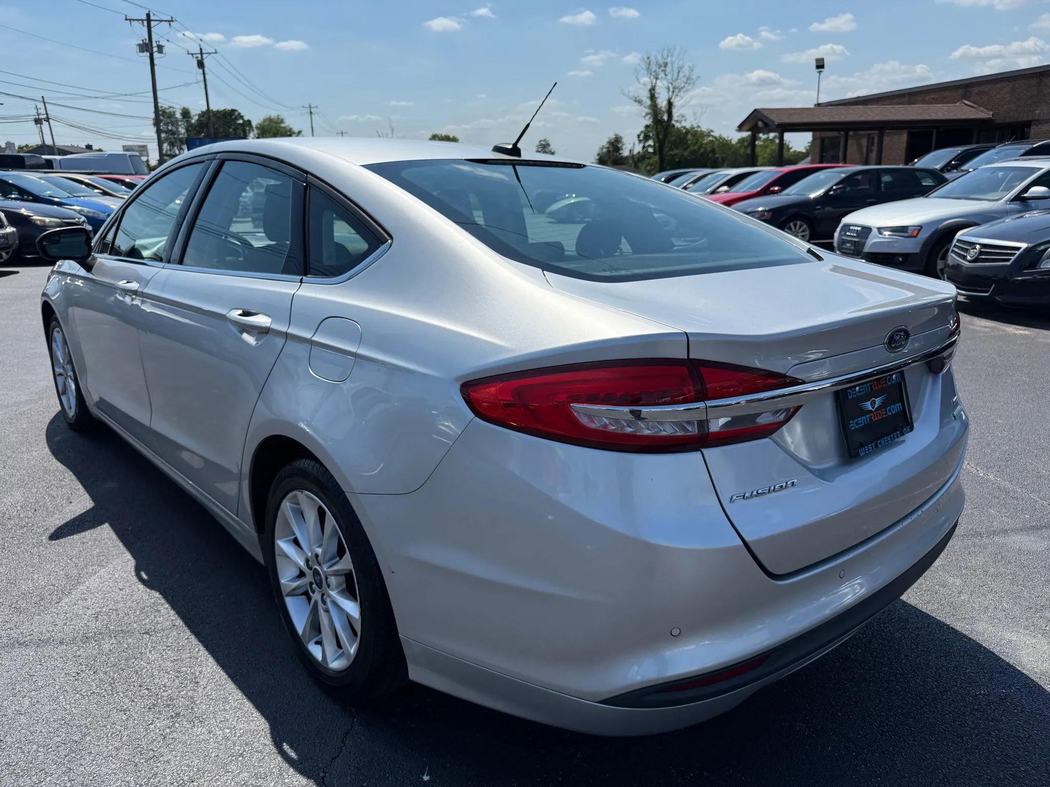 Used 2017 Ford Fusion SE w/ Fusion SE Technology Package image 5
