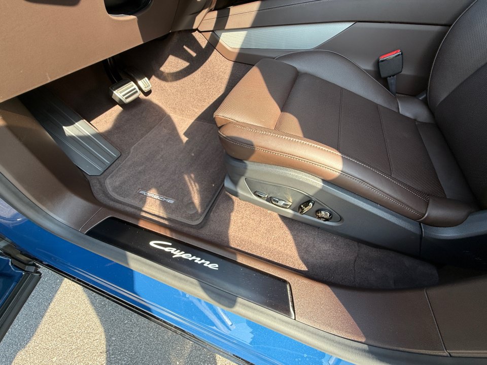 New 2026 Porsche Cayenne Electric Coupe AWD/4WD image 24