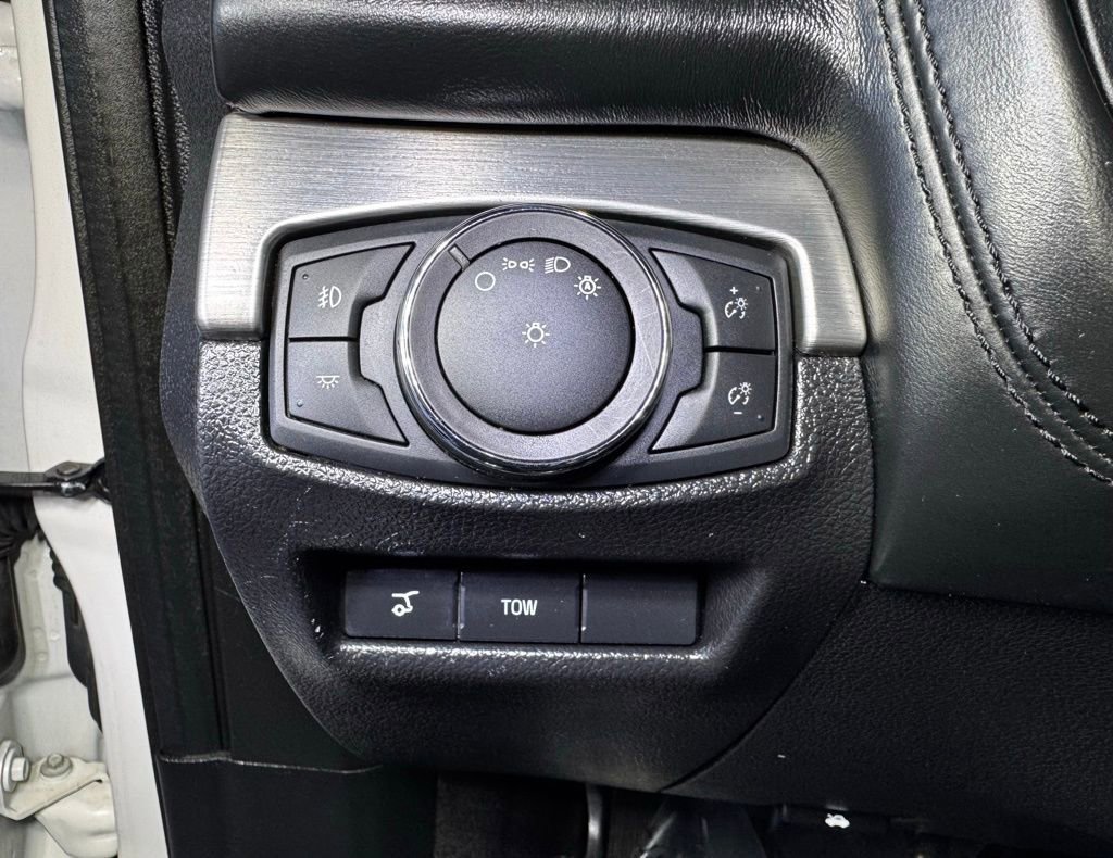 Used 2019 Ford Explorer Platinum image 25