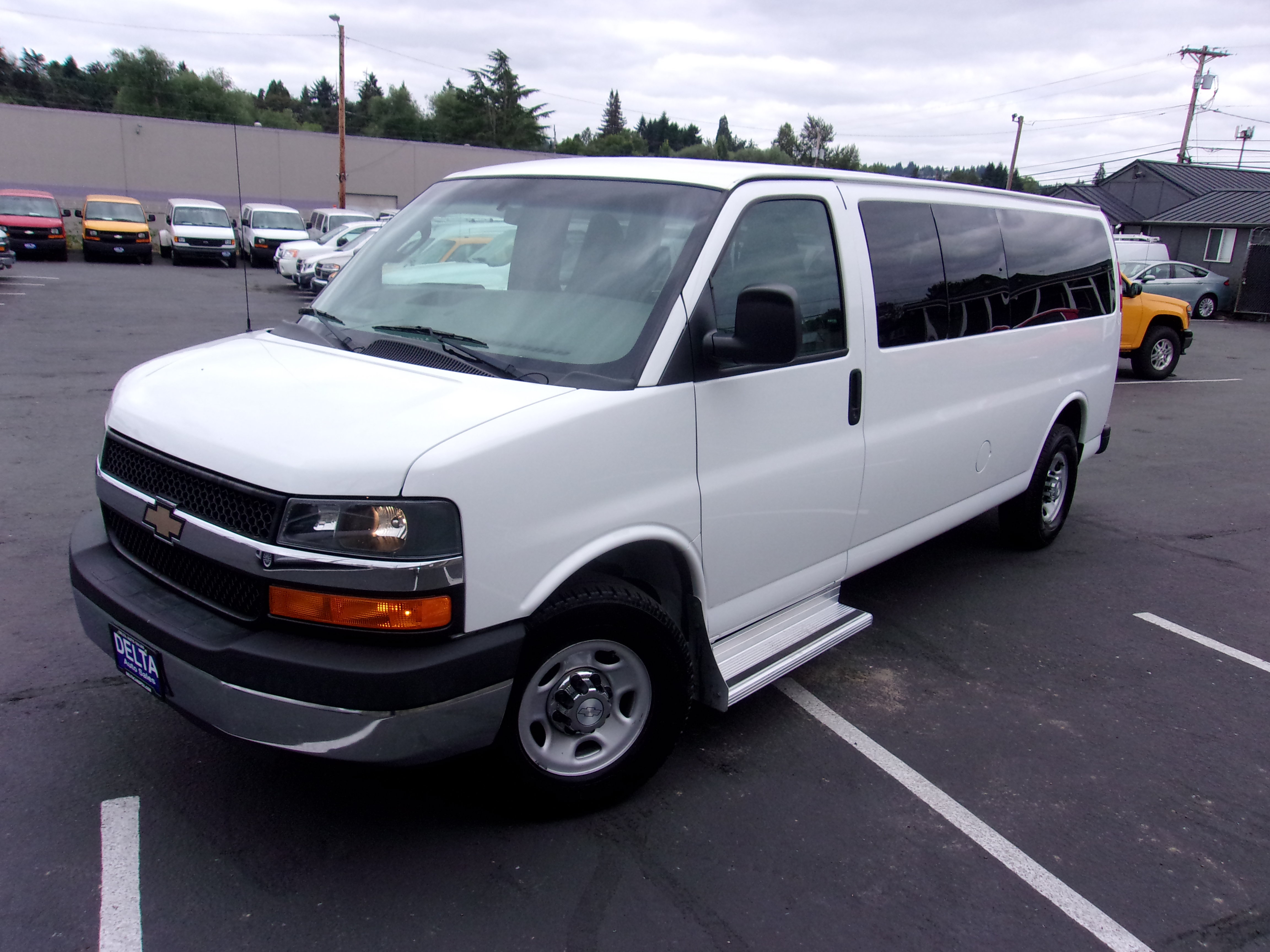 Used 2016 Chevrolet Express 3500 LT w/ LT Preferred Equipment Group RWD image 4