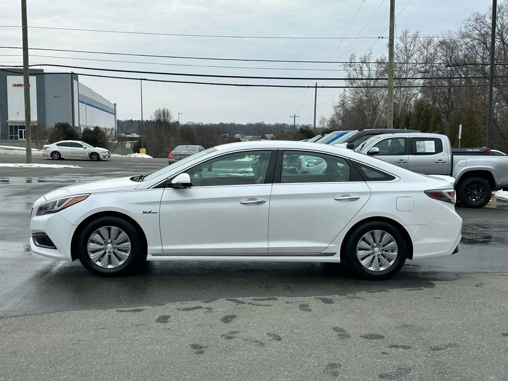 Used 2016 Hyundai Sonata SE image 2