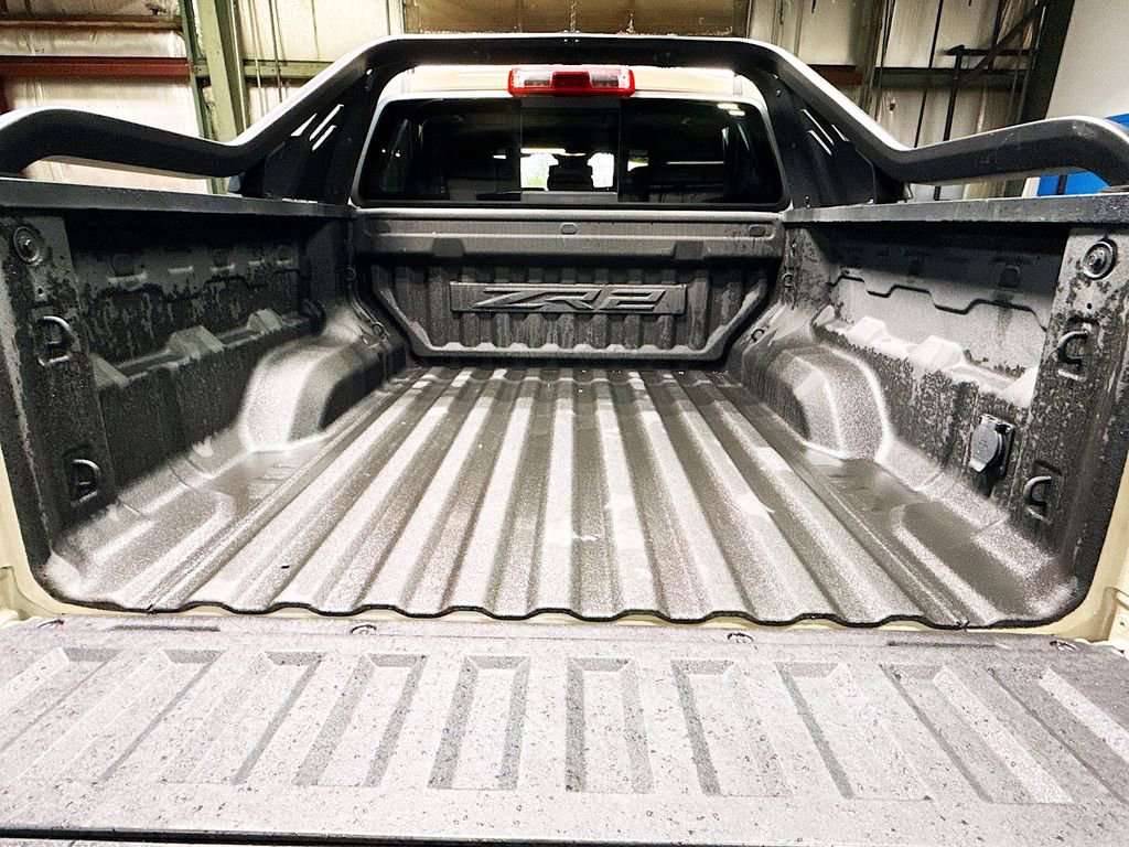 Used 2024 Chevrolet Colorado ZR2 w/ Technology Package AWD/4WD image 26