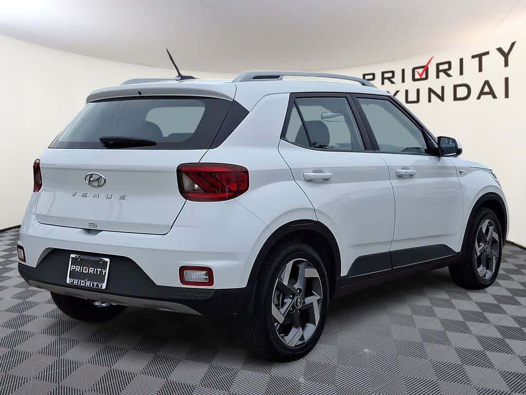 Certified 2025 Hyundai Venue SEL FWD image 4