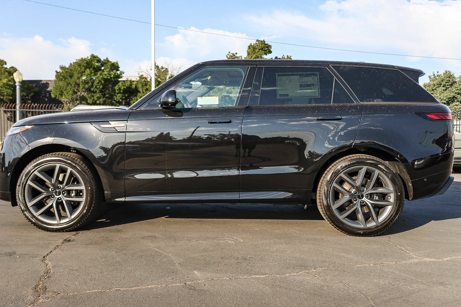 New 2026 Land Rover Range Rover Sport Dynamic SE AWD/4WD image 3