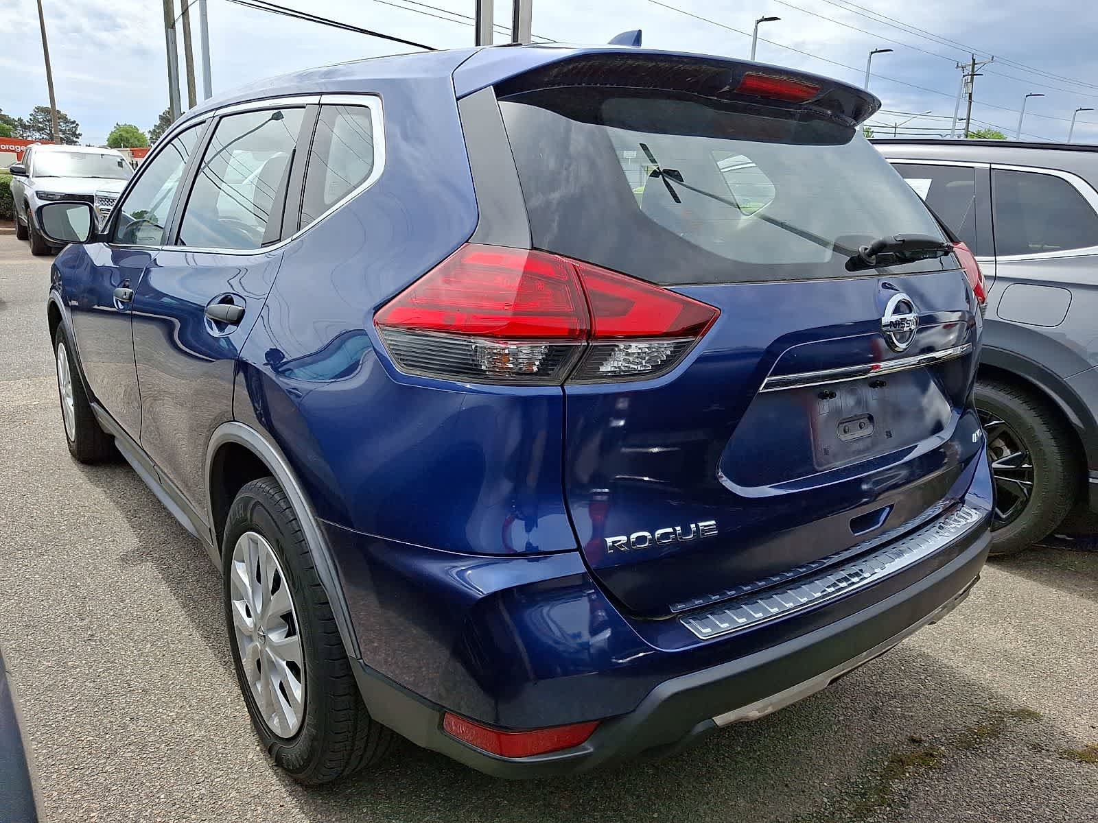 Used 2017 Nissan Rogue S AWD/4WD image 4