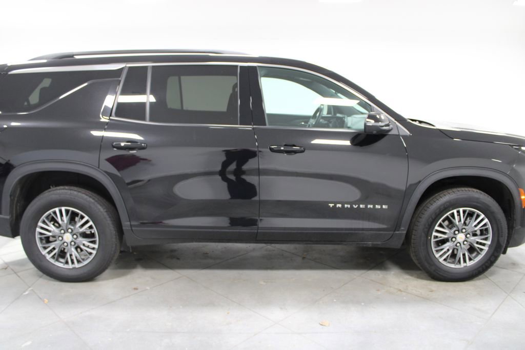 Used 2024 Chevrolet Traverse LT image 11