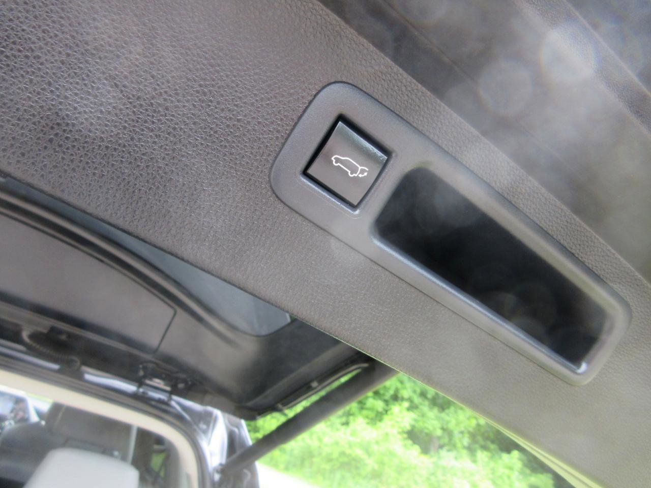Used 2021 Toyota Highlander XLE FWD image 32