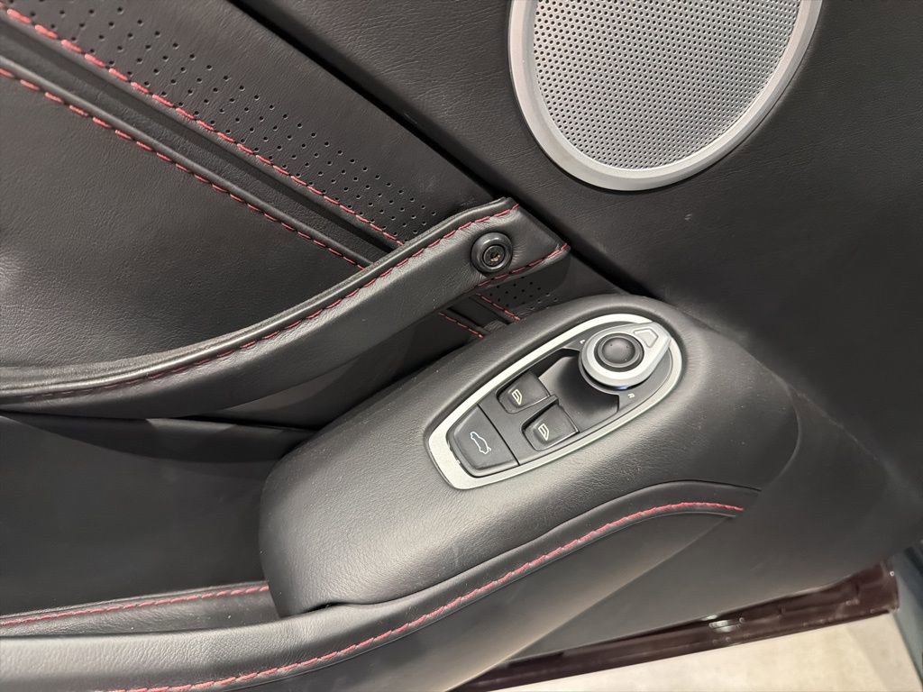 Used 2020 Aston Martin V8 Vantage Coupe image 16